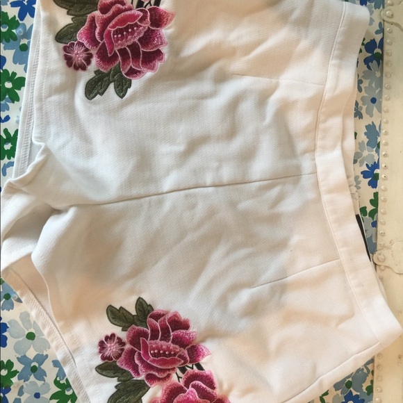 Misguided tank + short embroidered set a large - Picture 2 of 4